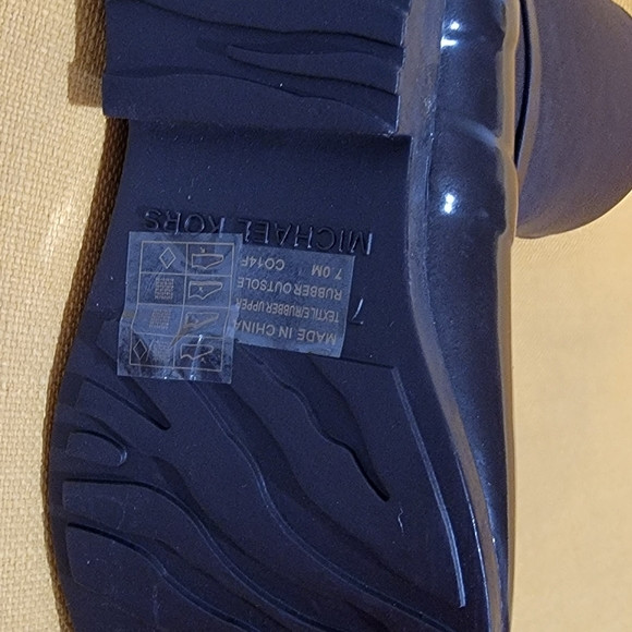 Michael Kors rain boots - Picture 2 of 5
